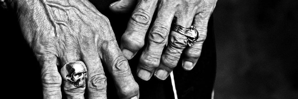 Como Llevar Anillos de Calavera: Consejos y Trucos