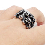 Anillo de Calavera Gotica en Mano