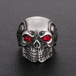 Anillo de Cráneo Ojos Rojos Plata