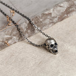Collar de Cráneo de Plata