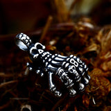 Collar Mano Calavera Acero